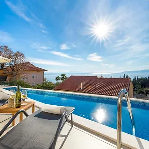 https://villa-ines-icici.primorje-gorskikotar.com